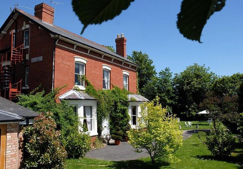 Hopbine House Bed & Breakfast Hereford Exterior photo